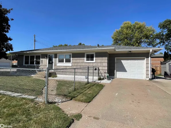 1004 Parkway Dr, Burlington, IA 52601