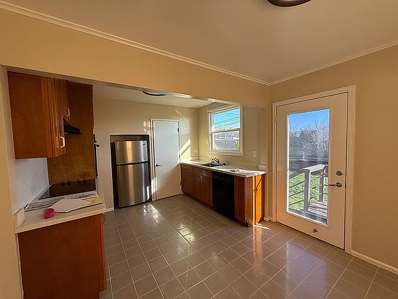 3rd image of 109 Fairway Dr