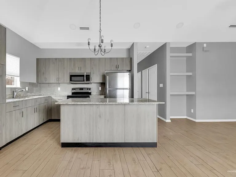 2704 E Eisenhower Ave #4 — Photo 7