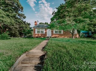 228 E Congress St, Lincolnton, NC 28092