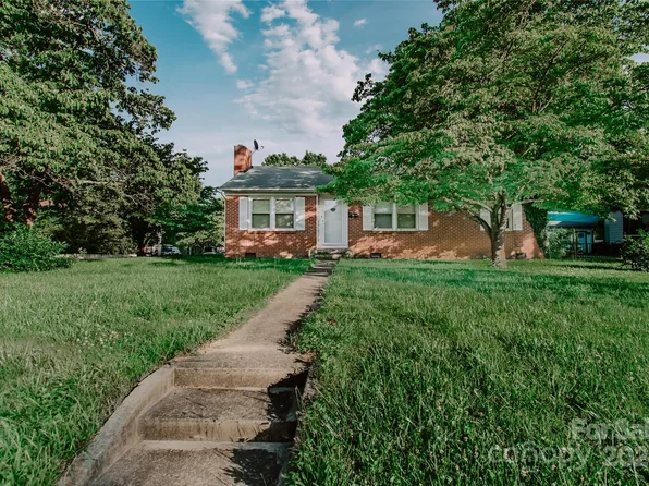 228 E Congress St, Lincolnton, NC 28092