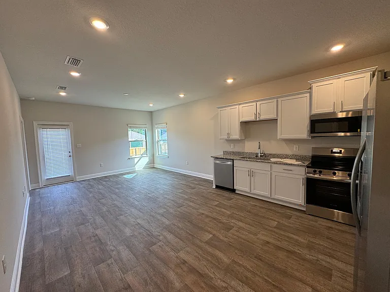 13668 Logan Pl — Photo 3