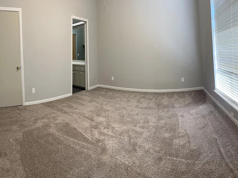 311 Hampton Ct — Photo 11