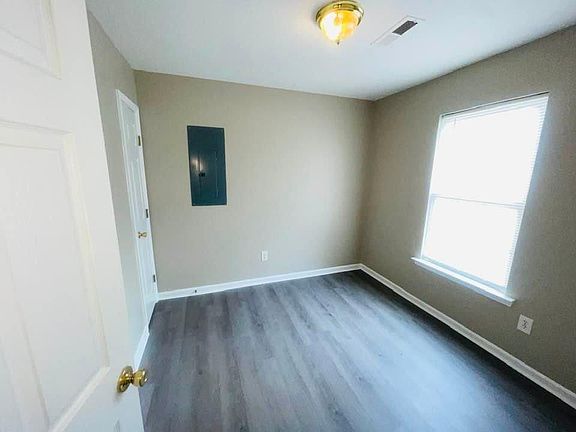 3rd image of 3404 Delancy St #B