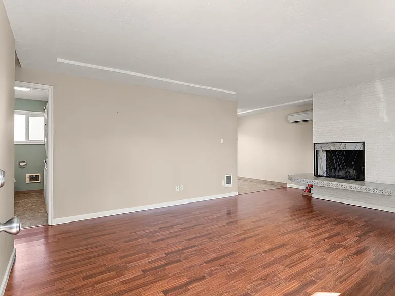 830 NW Division St — Photo 5