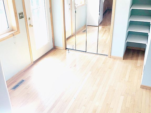5th image of 1417 43rd Ave NE