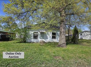 609 N Locust St, Sesser, IL 62884