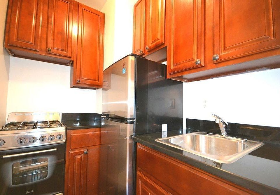 2nd image of 11 E 88th St #6E