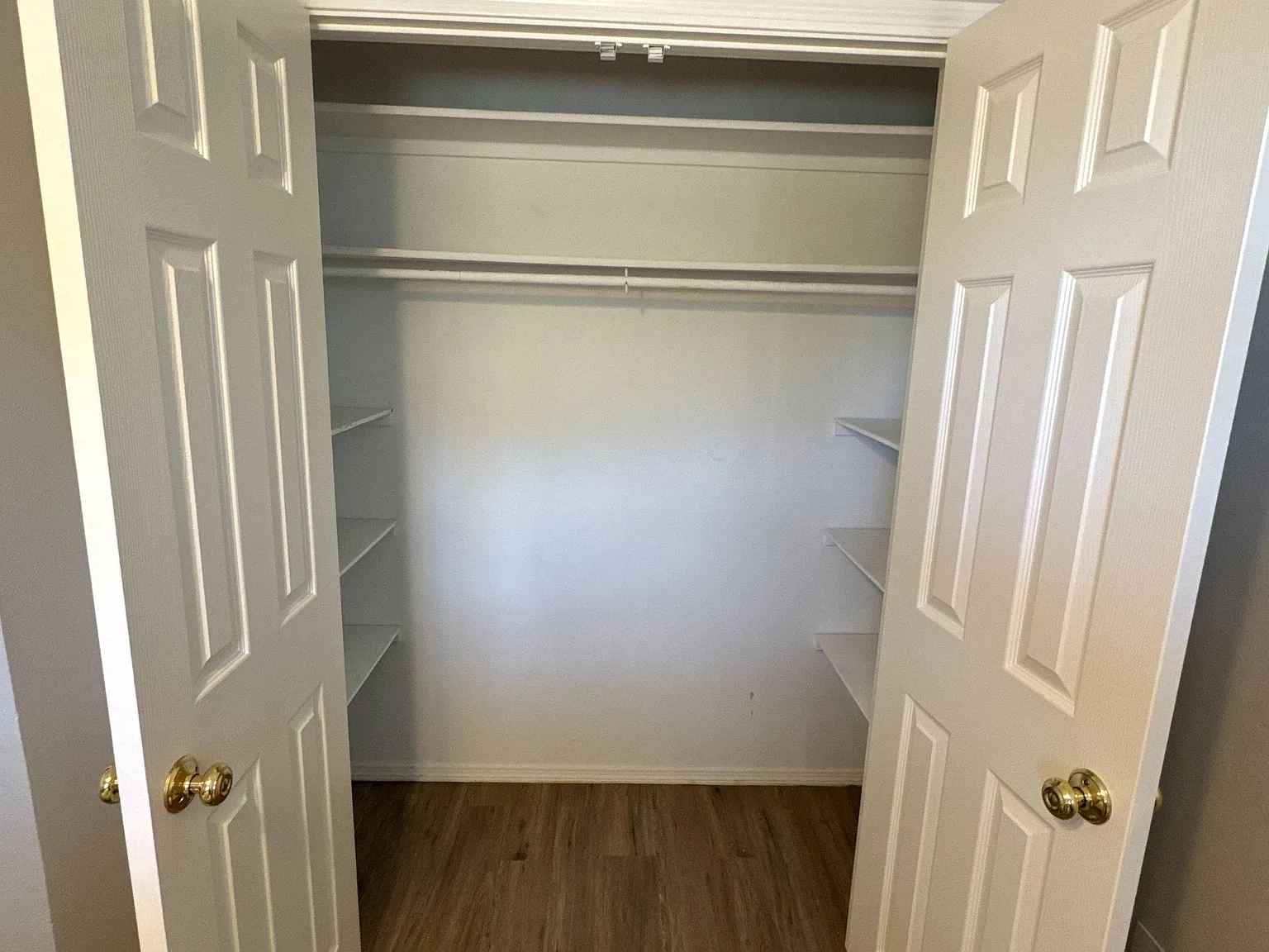 4 bed, 3.5 bath, 2300 sqft, $988 — Photo 3