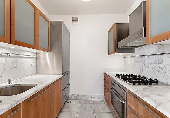4th image of 25 Columbus Cir #58A