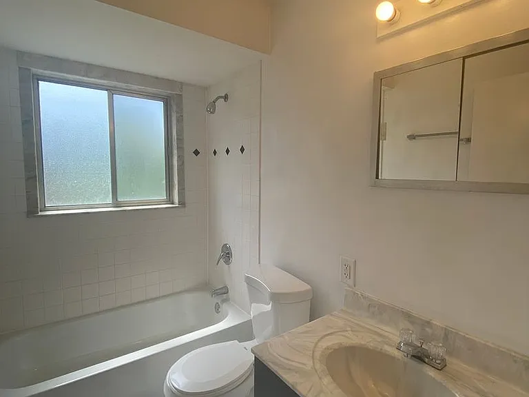 Northbrook Apartments — Photo 39