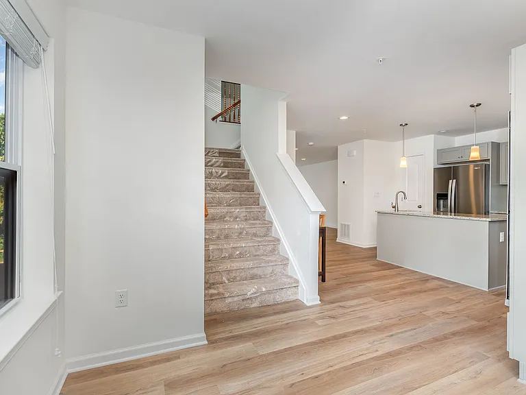 154 High Pointe Dr — Photo 5
