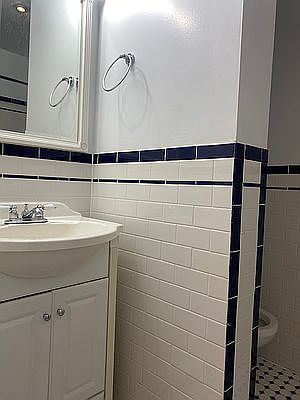 3rd image of 74 Charles St APT 2B