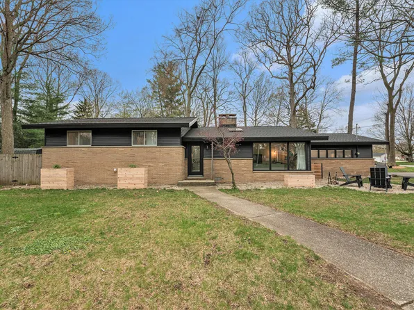 7363 14th Ave, Jenison, MI 49428