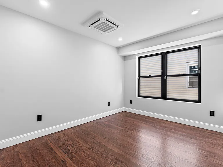 481 15th Ave #2 — Photo 28