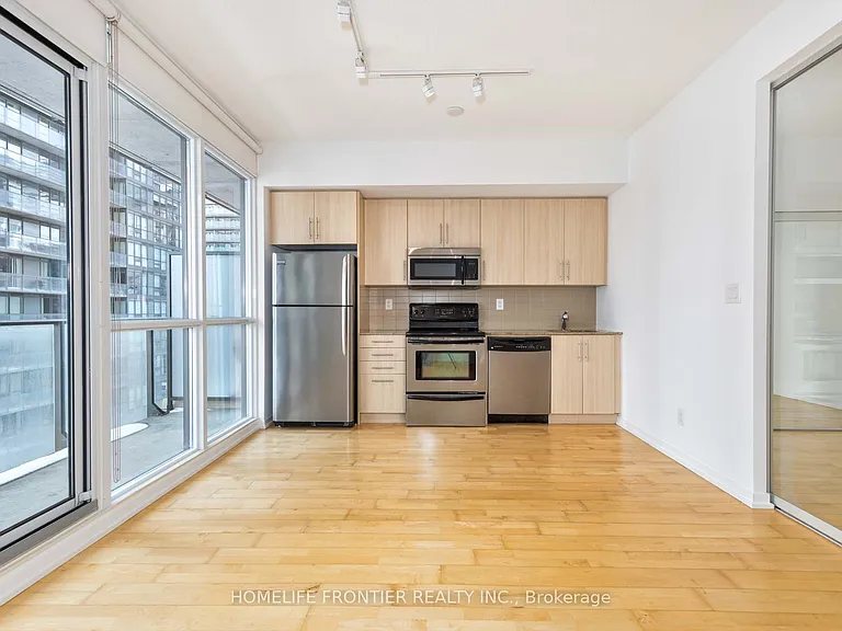 65 Bremner Blvd #2111 — Photo 10
