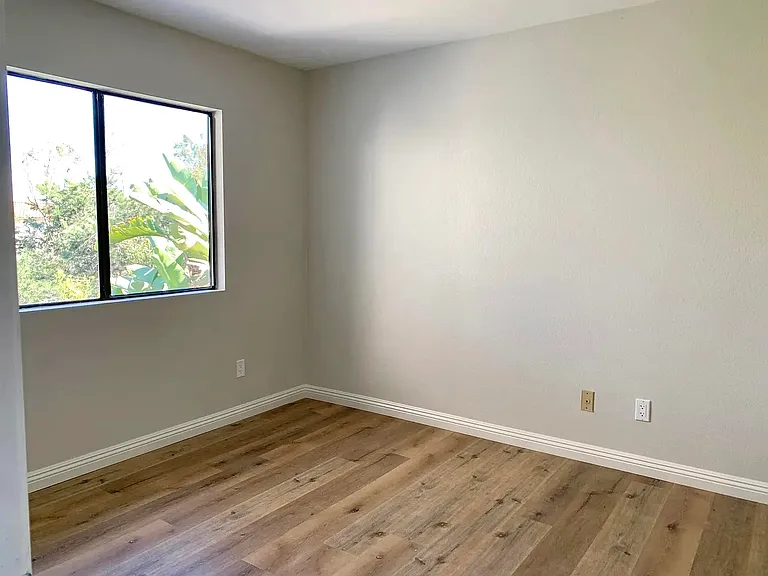 10725 Wallingford Rd — Photo 20