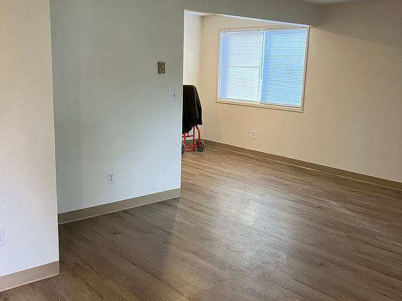5th image of 14601 NE Juniper Ave