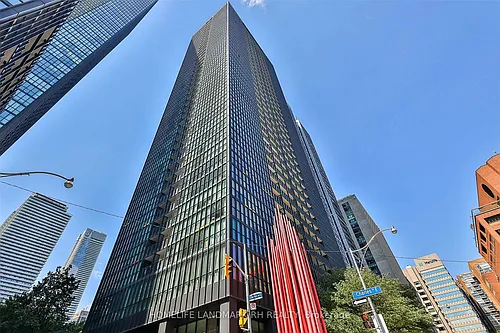 110 Charles St E Photo 1