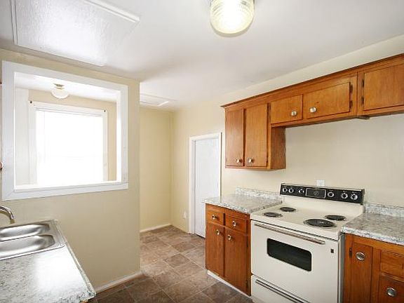 5th image of 548 Minnehaha Ave E APT 3