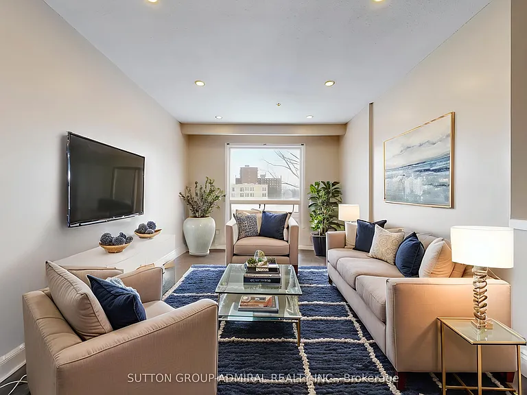 64 Bronte St S #8 — Photo 1
