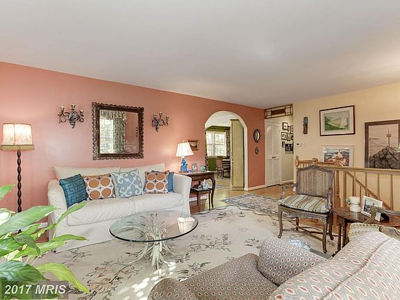 4th image of 6027 Chatsworth Ln