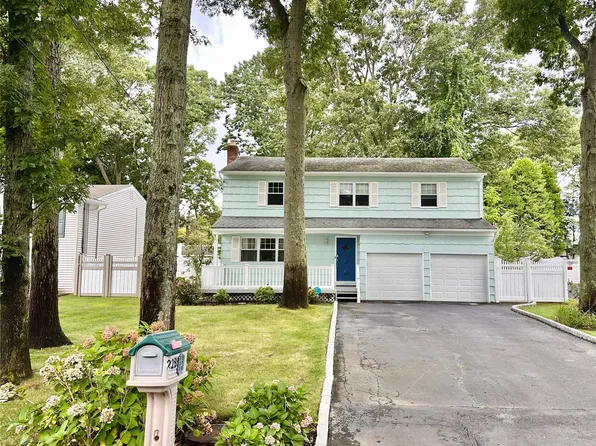 22 Sheppard Lane #B, Smithtown, NY 11787