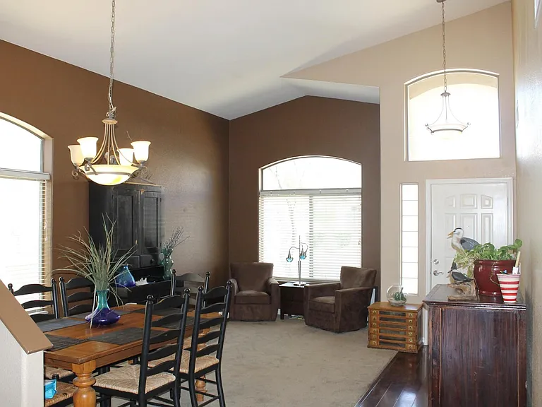2421 W Silver Sage Ln — Photo 2