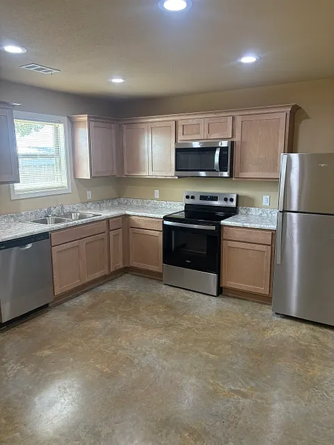 407 Eagle Street - 51 — Photo 3