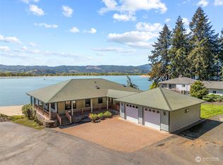 1242 E State Route 4, Cathlamet, WA 98612