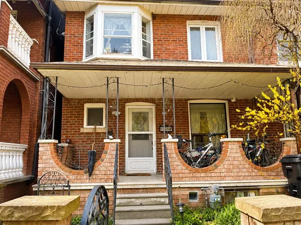 129 Essex St N #1, Toronto, ON M6G 1T6