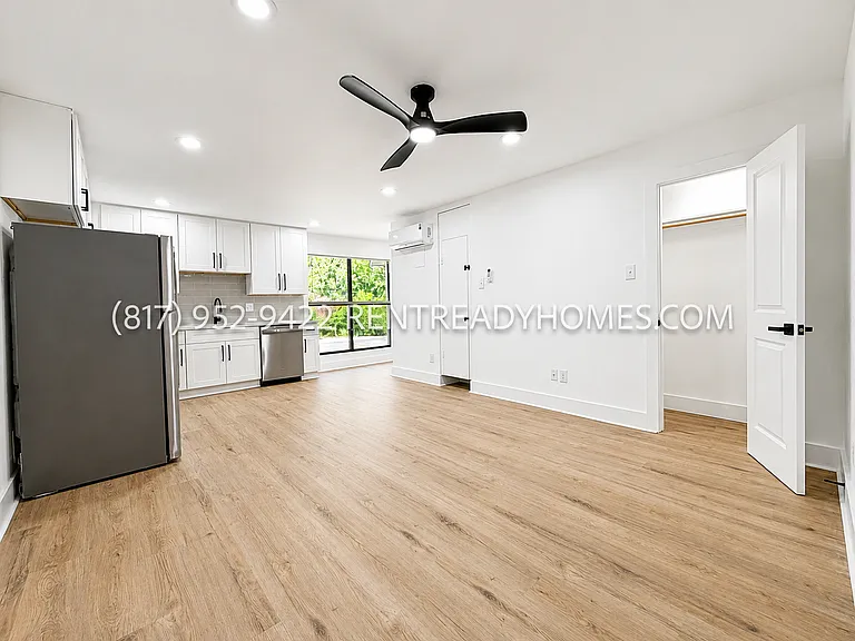 1510 W Jefferson Blvd #107 — Photo 2