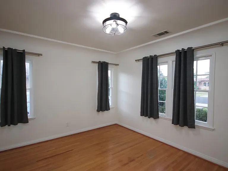 412 N Campbell Ave — Photo 7
