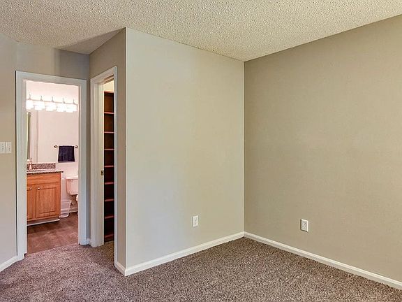 4th image of 101 Little Bay Ave #538db2f1d