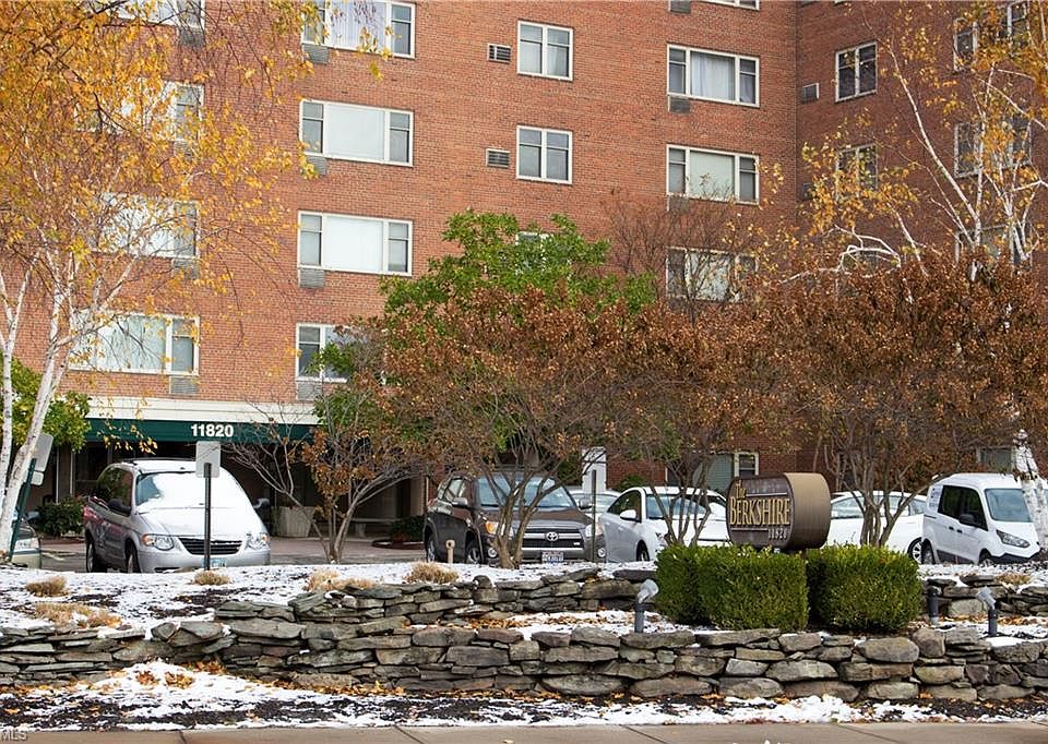 1st image of 11820 Edgewater Dr APT 520