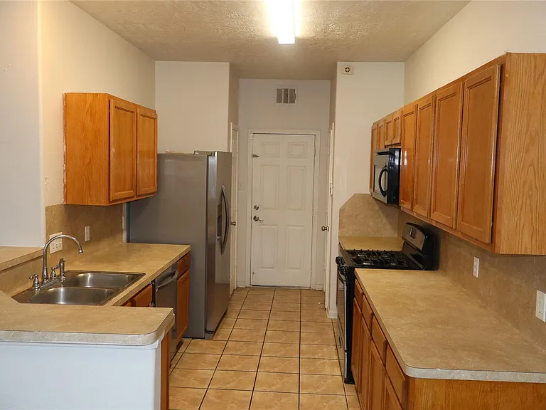 15931 Winston Point Ln — Photo 6