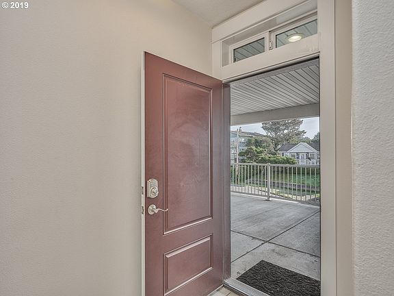 3rd image of 1723 NW Harbor Ave #20