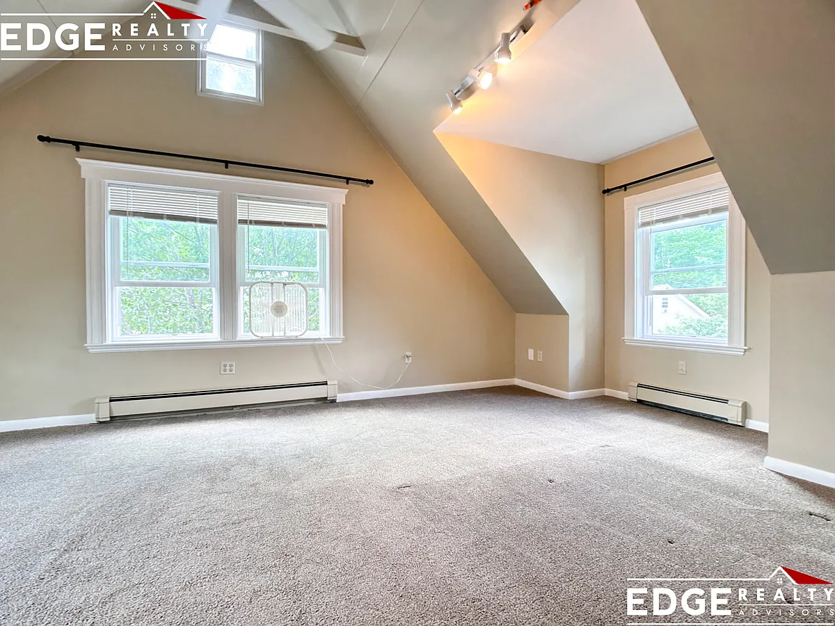 Building Photo - 555 Washington St #3