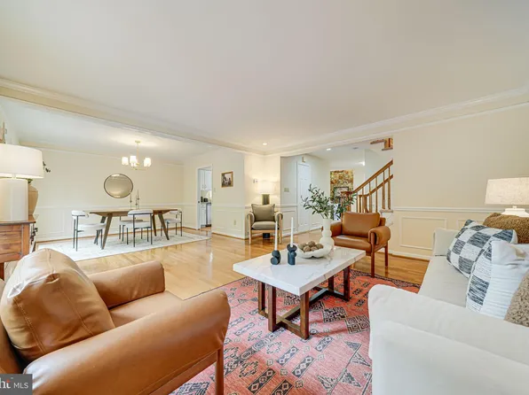 10836 Brewer House Rd, Rockville, MD 20852