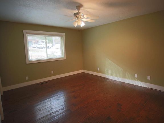 5th image of 105 Sunset Dr