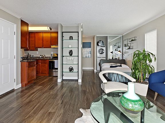 3rd image of 100 Esplanade Ave #243