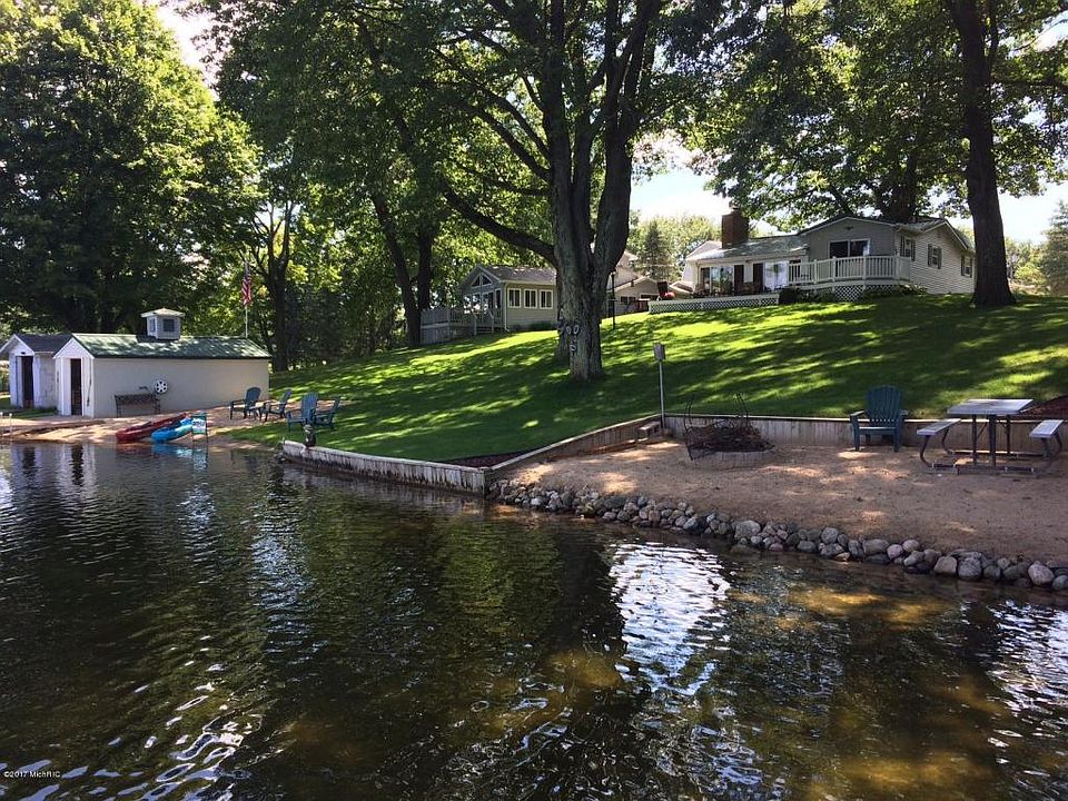 1st image of 15025 Becker Dr