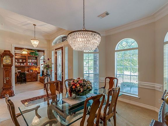 5th image of 7 Wycliffe Dr