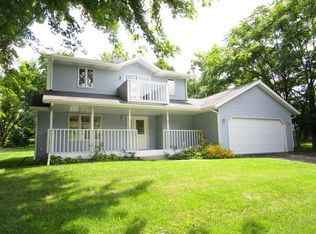 32 King Henry Rd SE, Poplar Grove, IL 61065