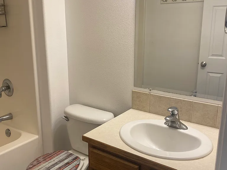 836 Fairmont Dr NE — Photo 18