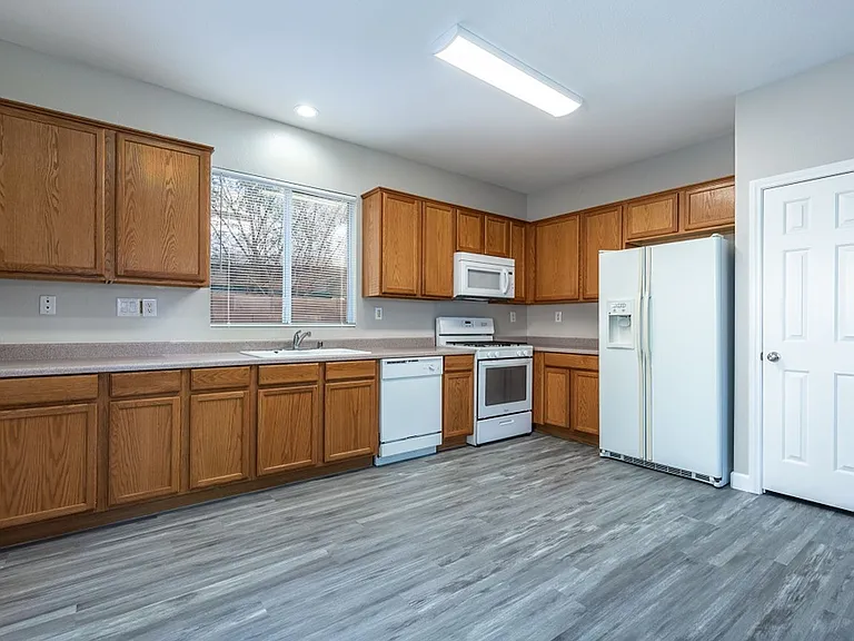 7019 Azure Beach St — Photo 33