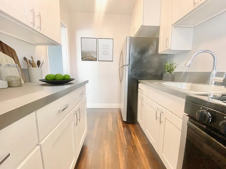 5555 Carlton Way Property — Photo 11