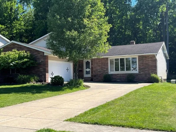 14741 Indian Creek Dr, Middleburg Heights, OH 44130