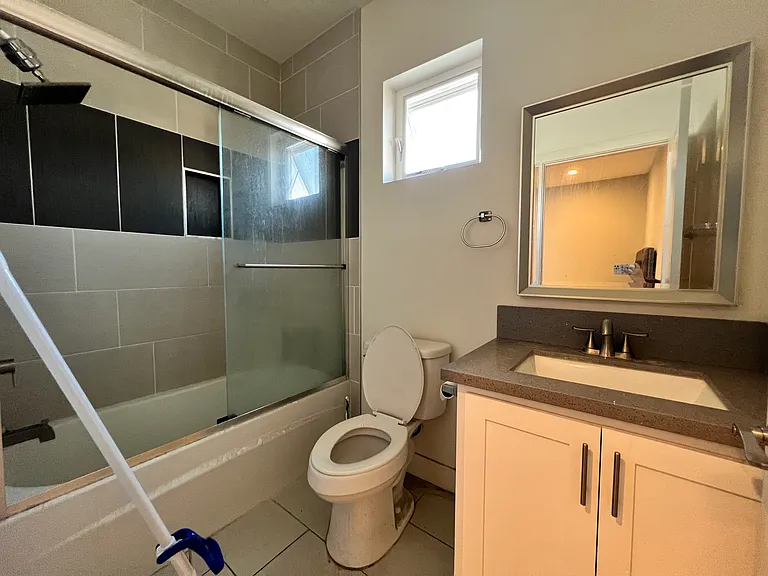 1340 W 37th St #1342 — Photo 17