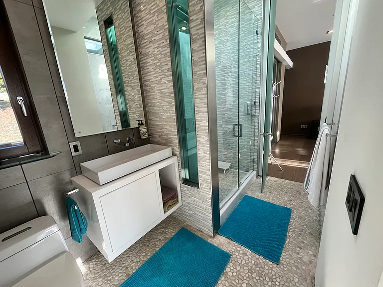 Casita bathroom